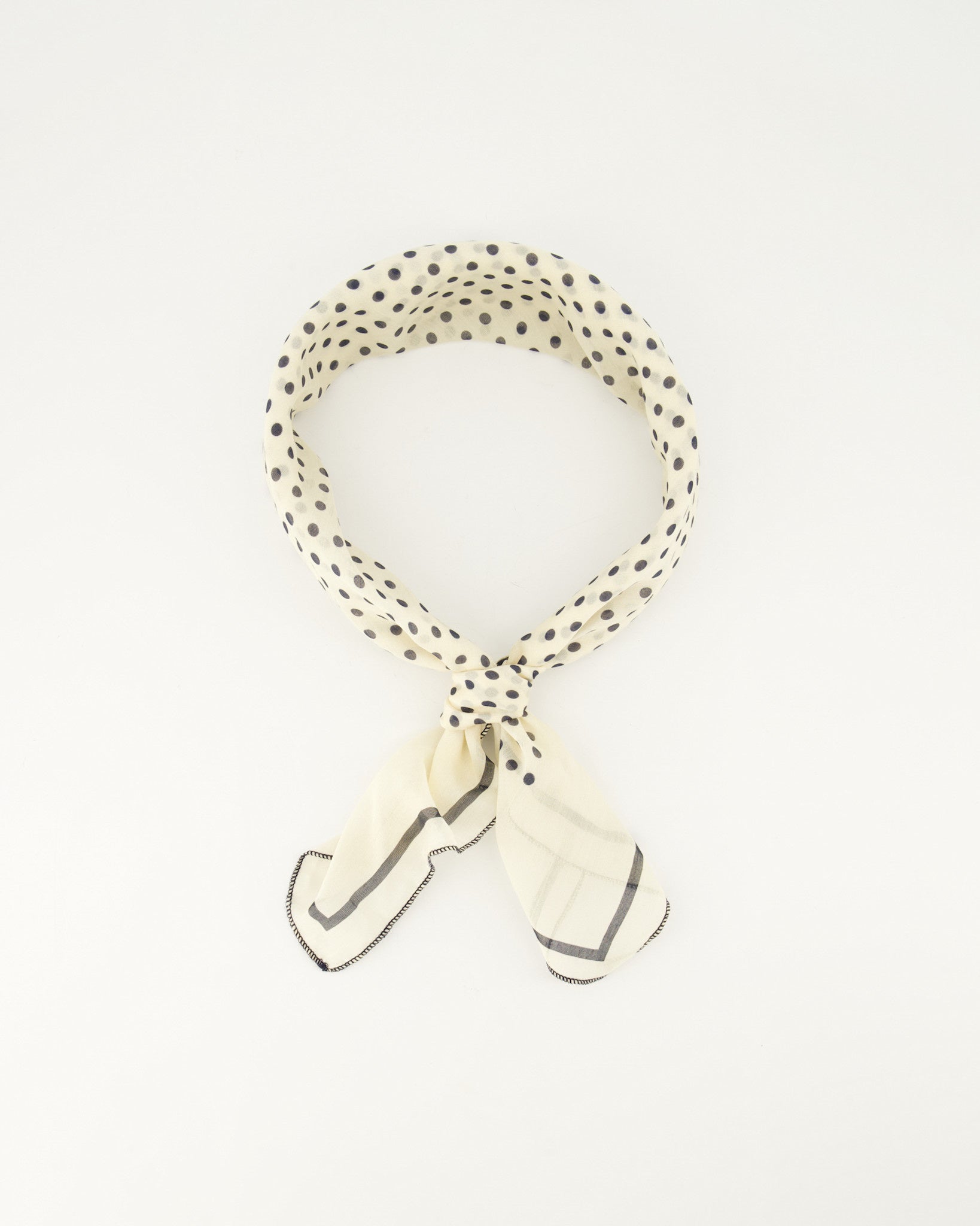 Astrid Groot Sjaals Beige Polkadot - LEEF mode en accessoires