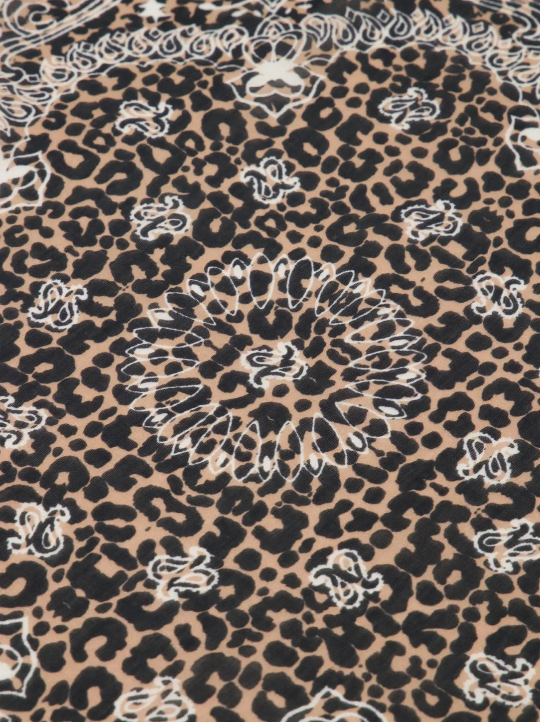 Astrid Groot Sjaals Luipaard - LEEF mode en accessoires