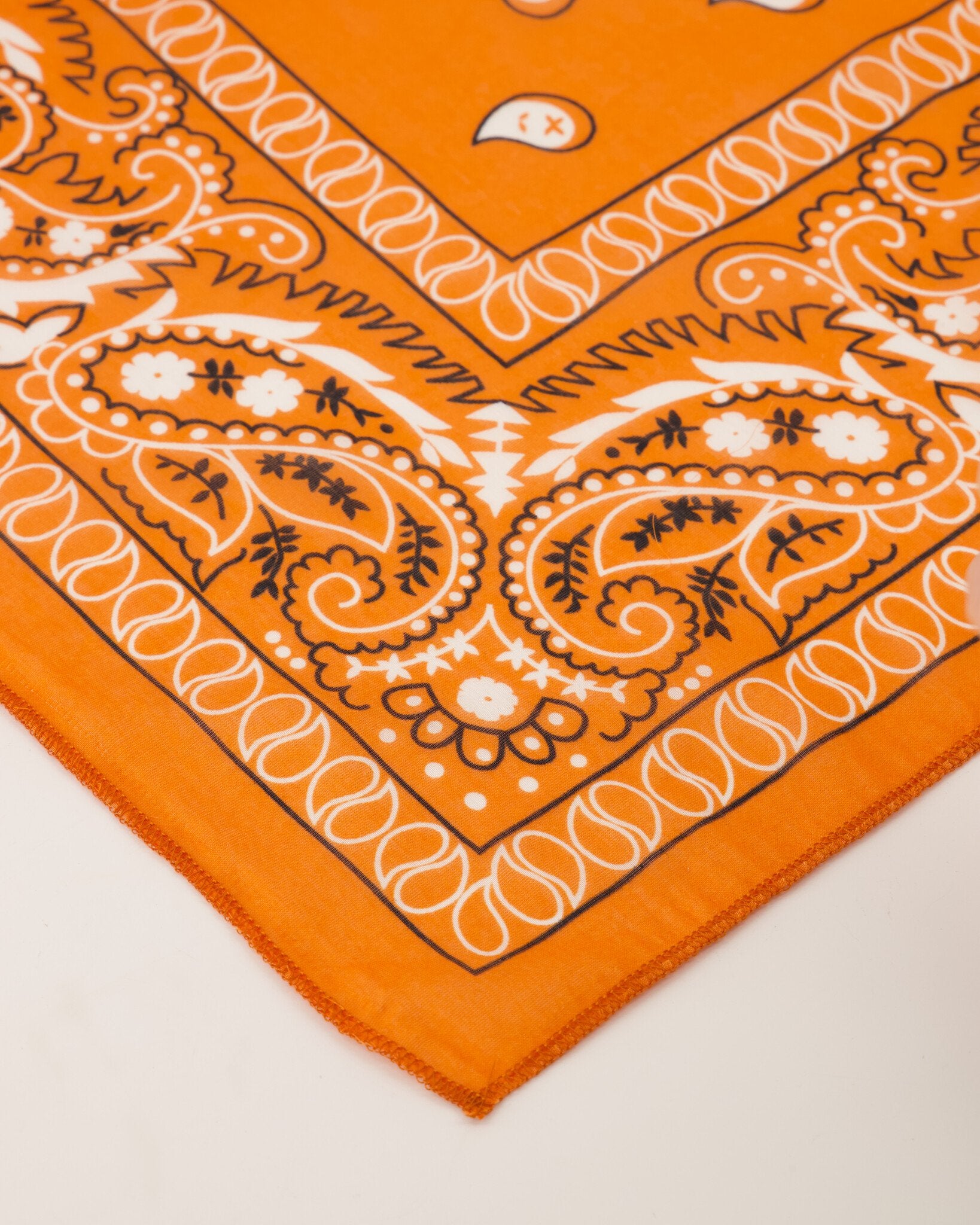 Astrid Groot Sjaals Oranje - LEEF mode en accessoires
