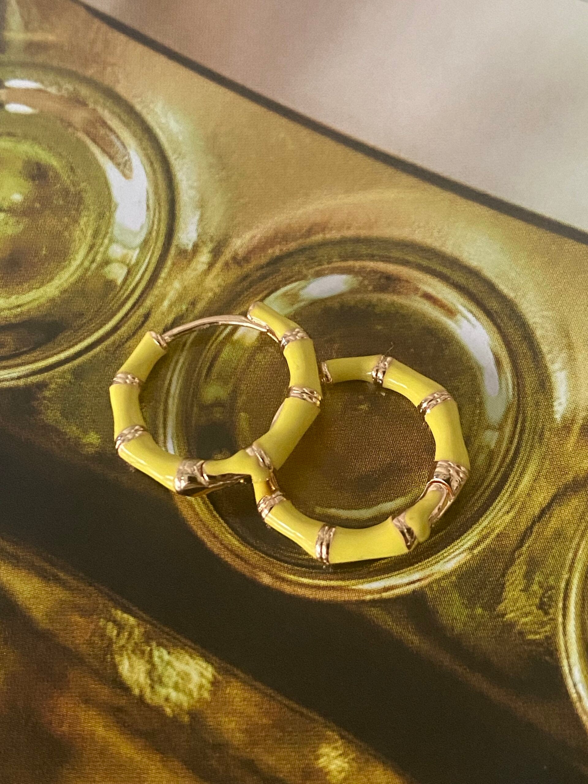 Creolen met emaille  geel - LEEF mode en accessoires