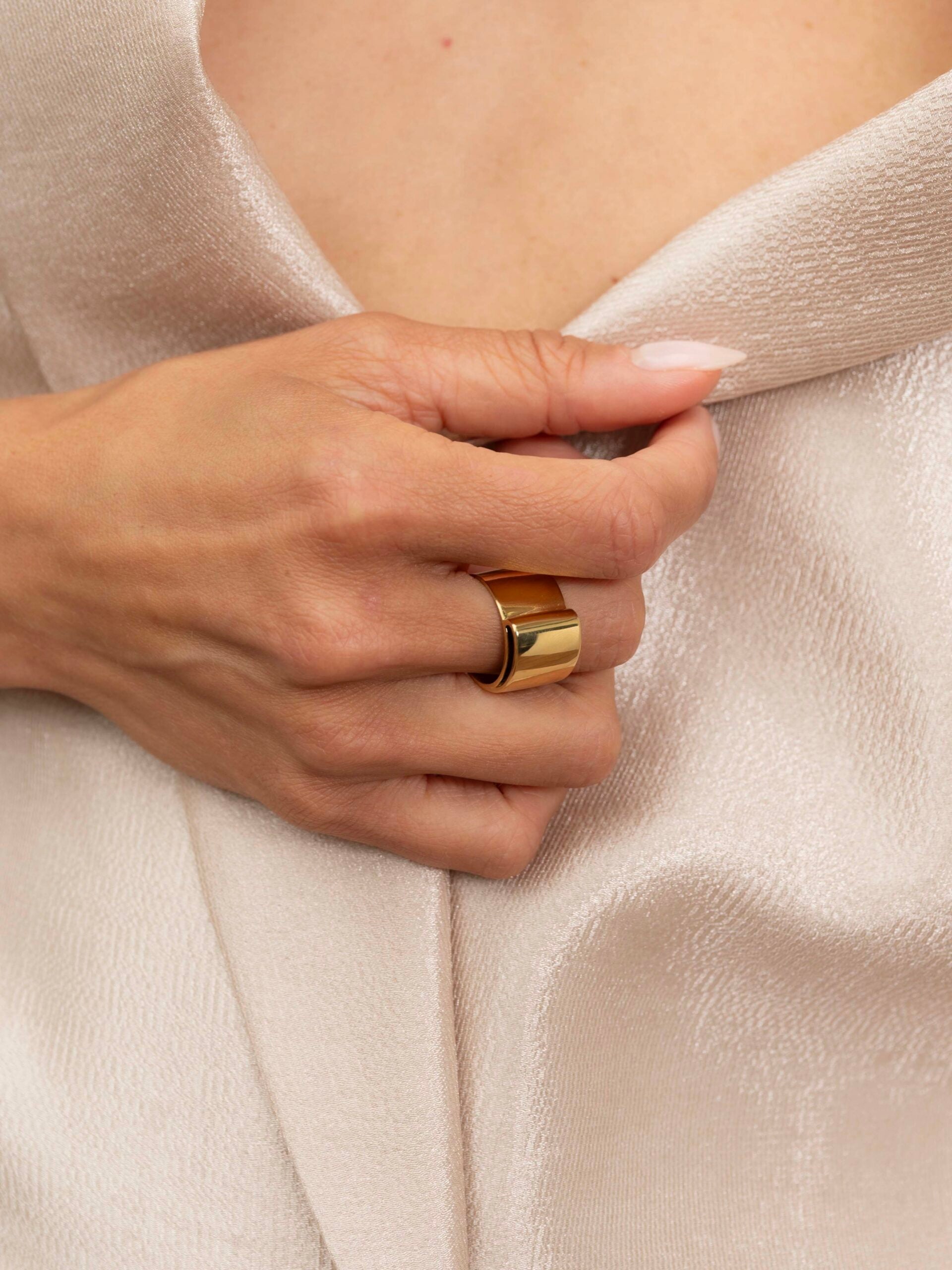 “LOOP” RING (*SIGNATURE COLLECTION) goud - LEEF mode en accessoires