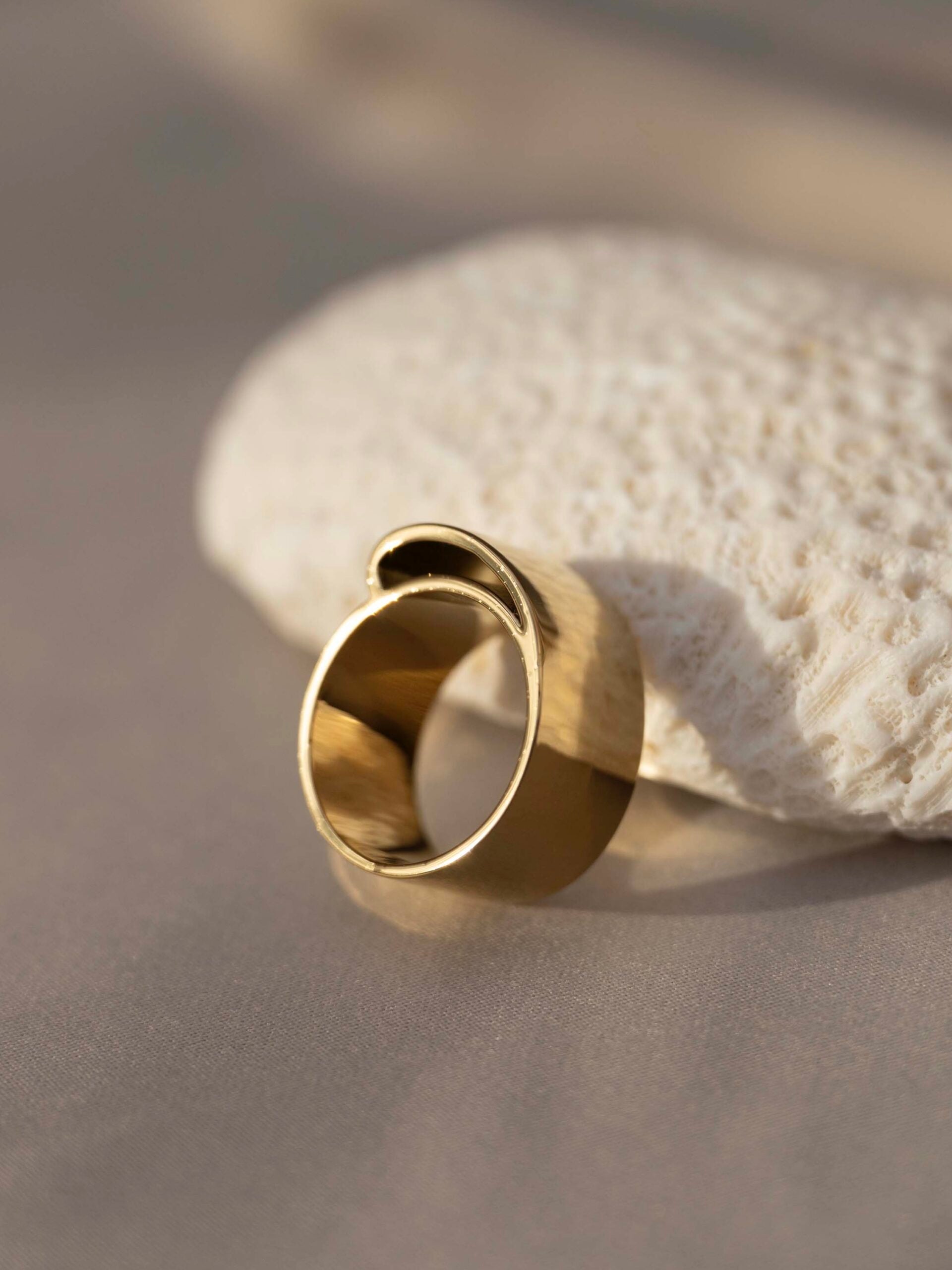 “LOOP” RING (*SIGNATURE COLLECTION) goud - LEEF mode en accessoires