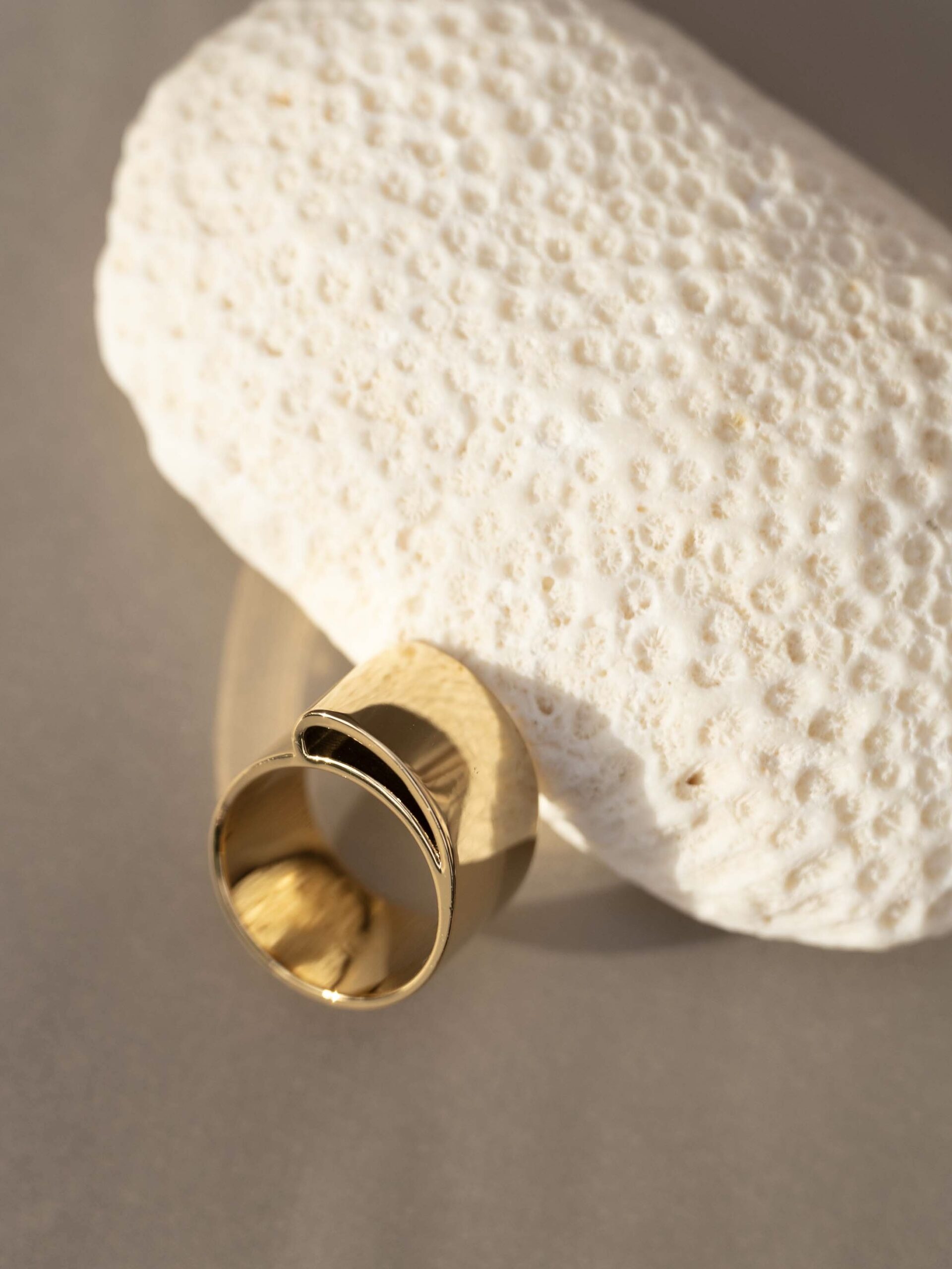 “LOOP” RING (*SIGNATURE COLLECTION) goud - LEEF mode en accessoires