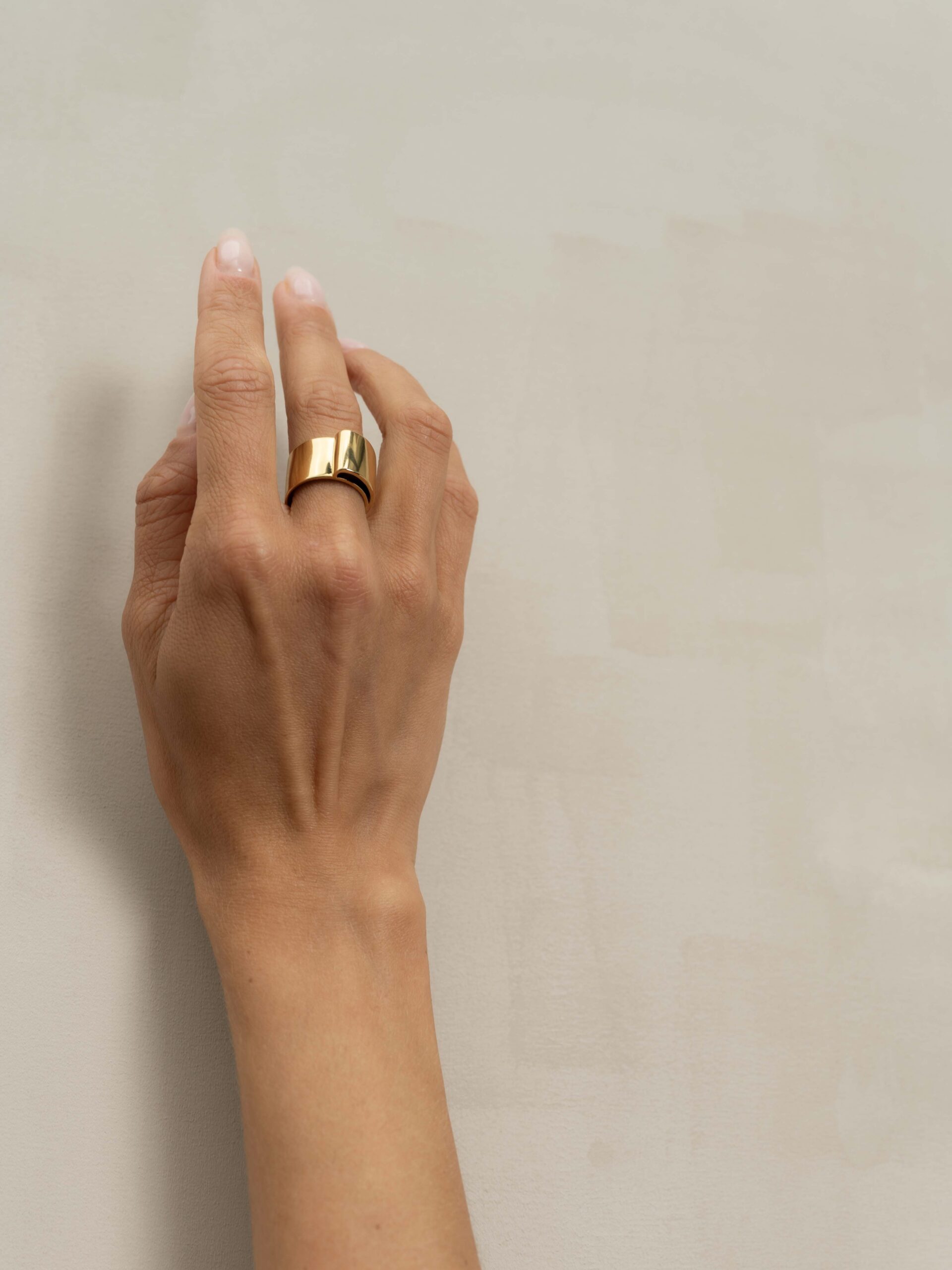 “LOOP” RING (*SIGNATURE COLLECTION) goud - LEEF mode en accessoires