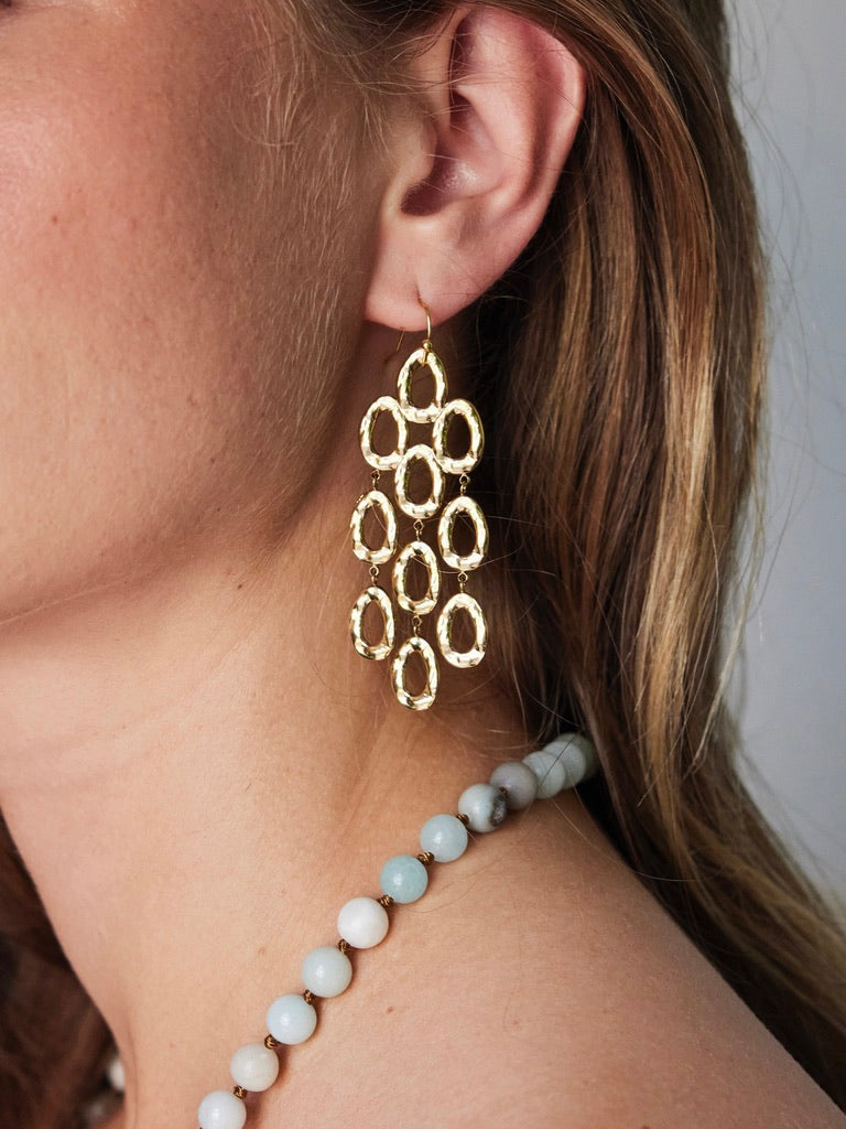 ORGANISCHE LANGE OORBELLEN (7CM) goud - LEEF mode en accessoires