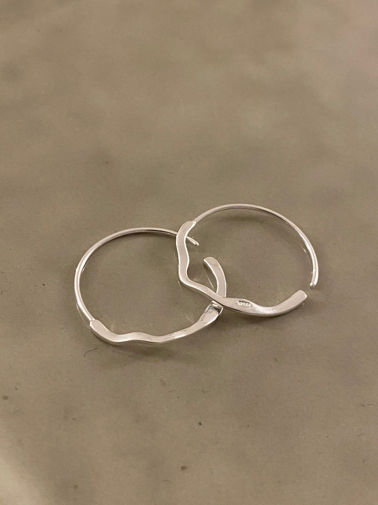 Organische oorringen zilver - LEEF mode en accessoires