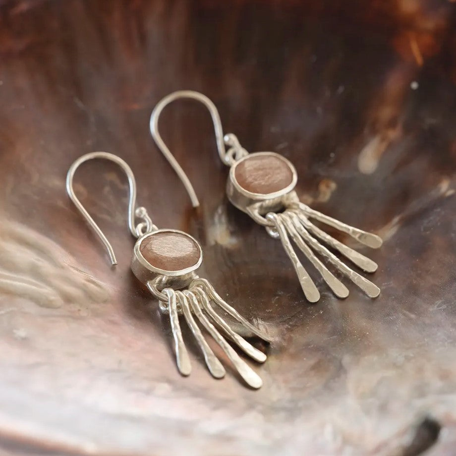 Praising Earrings Peach Moonstone GP Moonstone - LEEF mode en accessoires