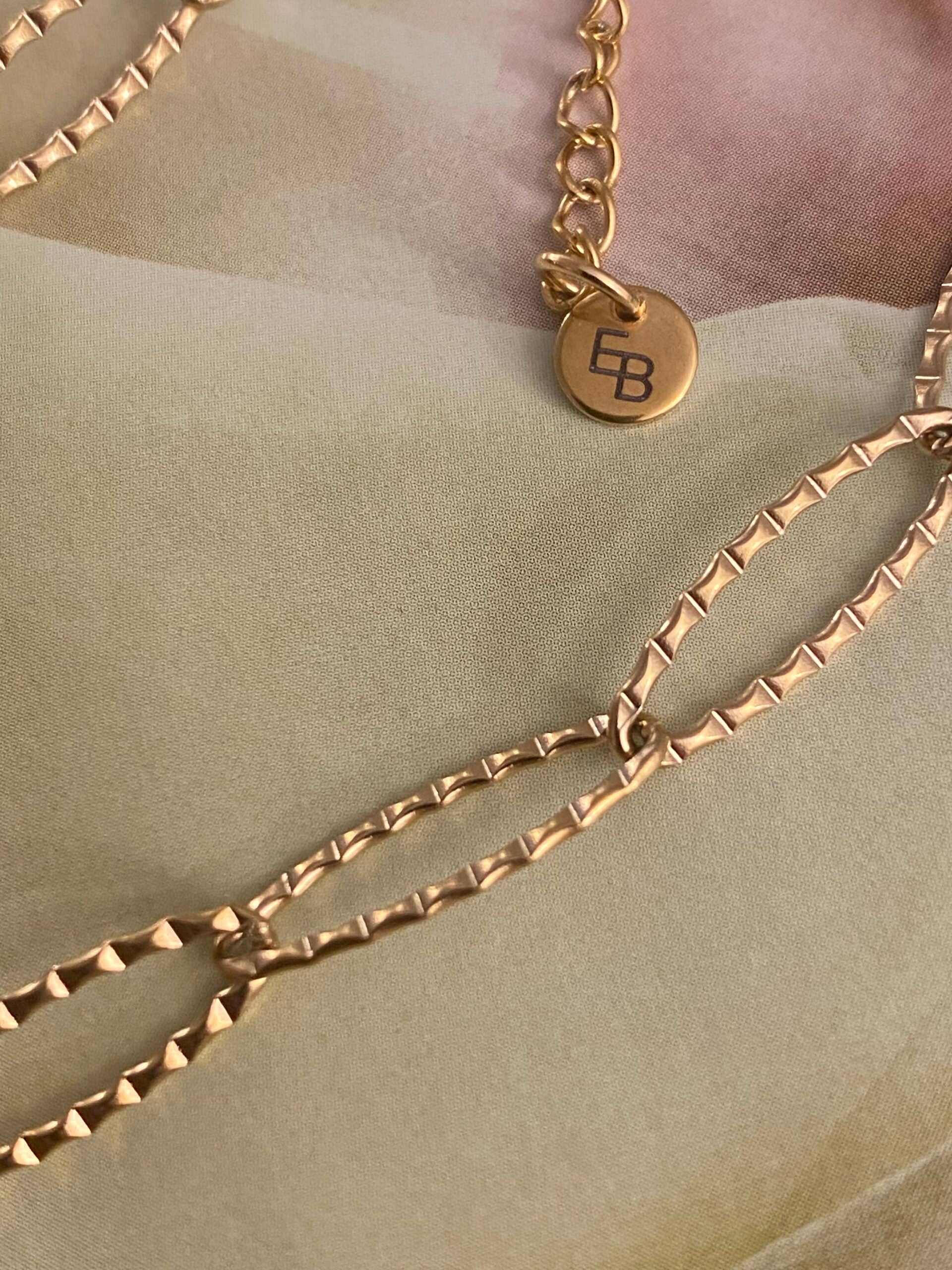 Schakelarmband twisted goud - LEEF mode en accessoires