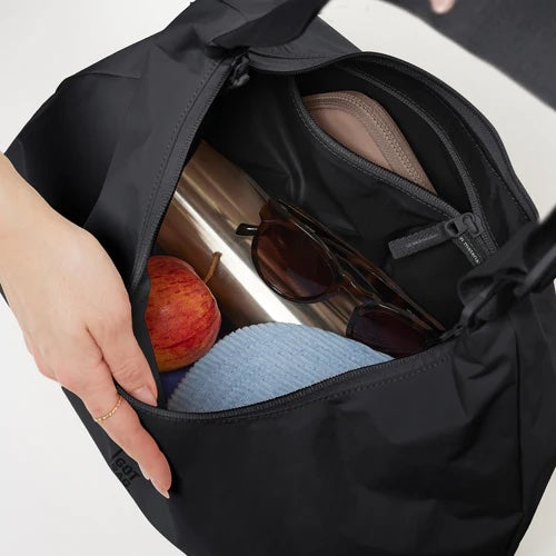 T-SHAPE BAG SMALL MONOCHROME 100 black - LEEF mode en accessoires