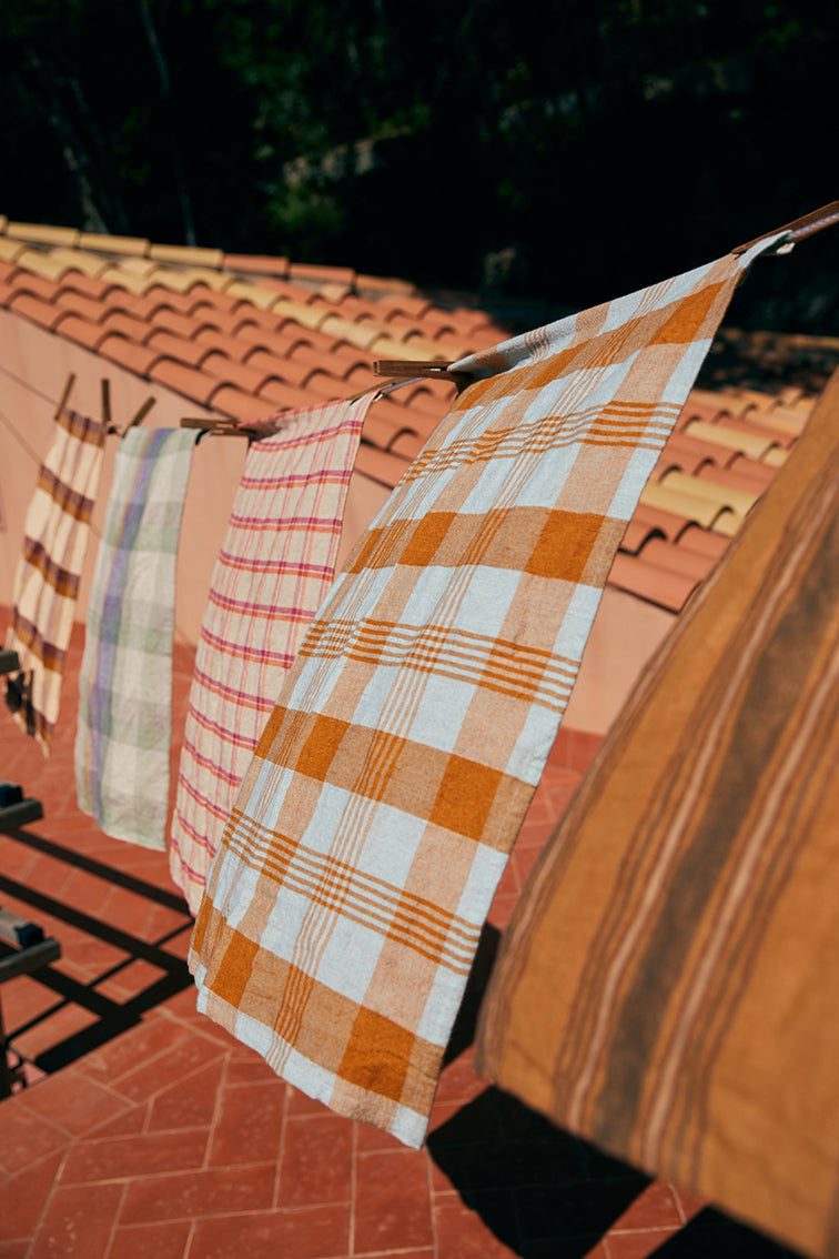 Vida Check Tea Towel Amber/Blue - LEEF mode en accessoires