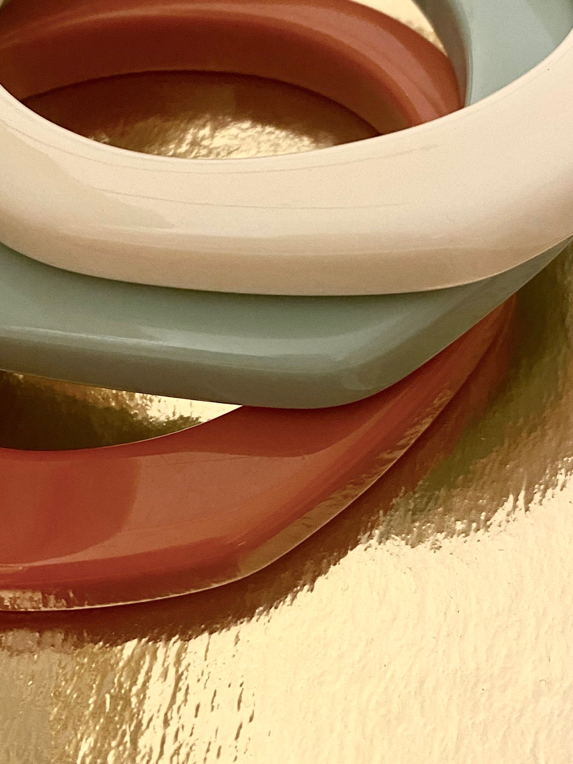 Organic bangle gelakte hars licht groen - LEEF mode en accessoires