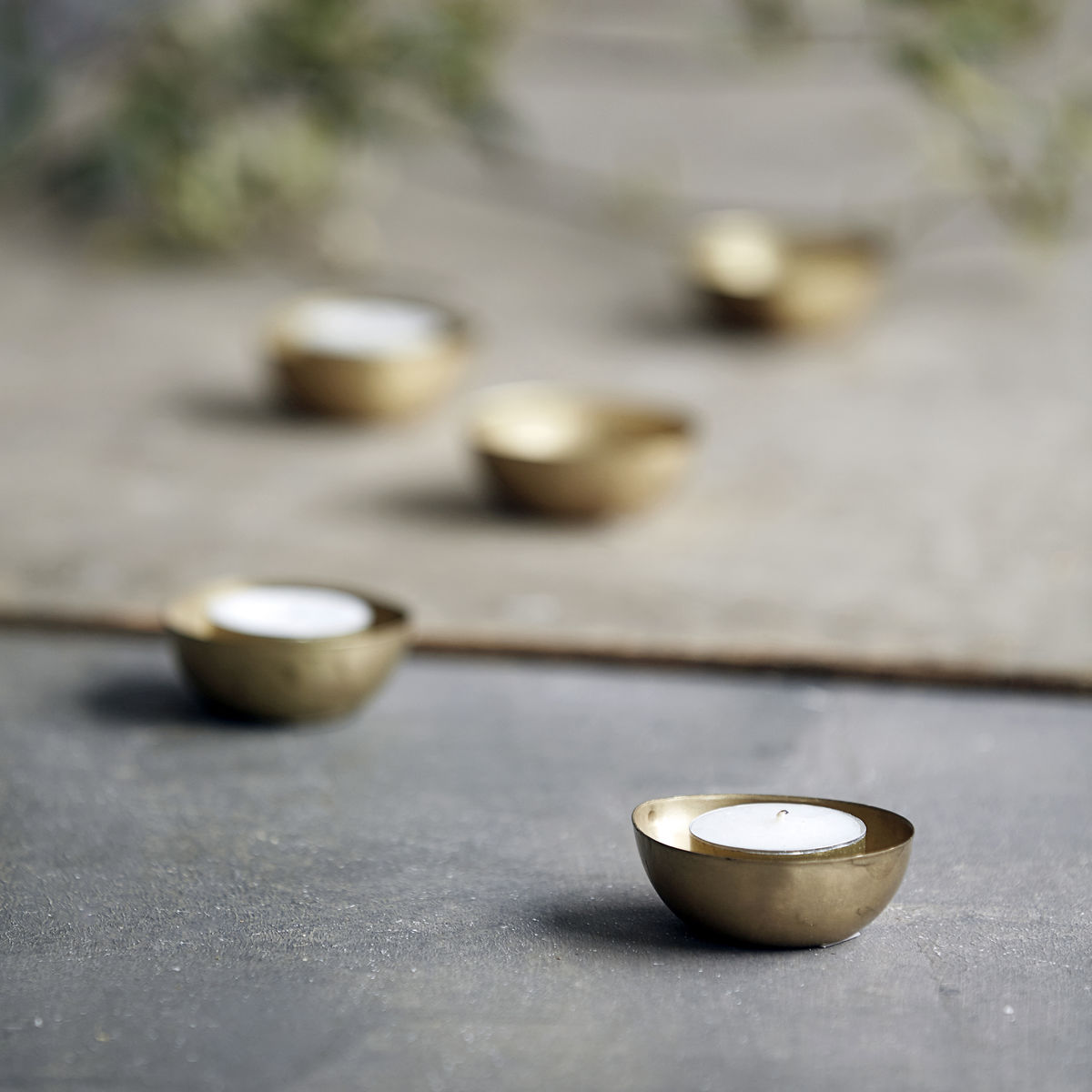 Tea light Egg, goud Gold van House Doctor te koop bij LEEF mode en accessoires Meppel