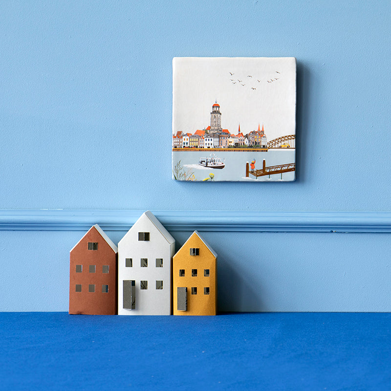 Zwaaiend naar Deventer 10 x 10 van StoryTiles te koop bij LEEF mode en accessoires Meppel