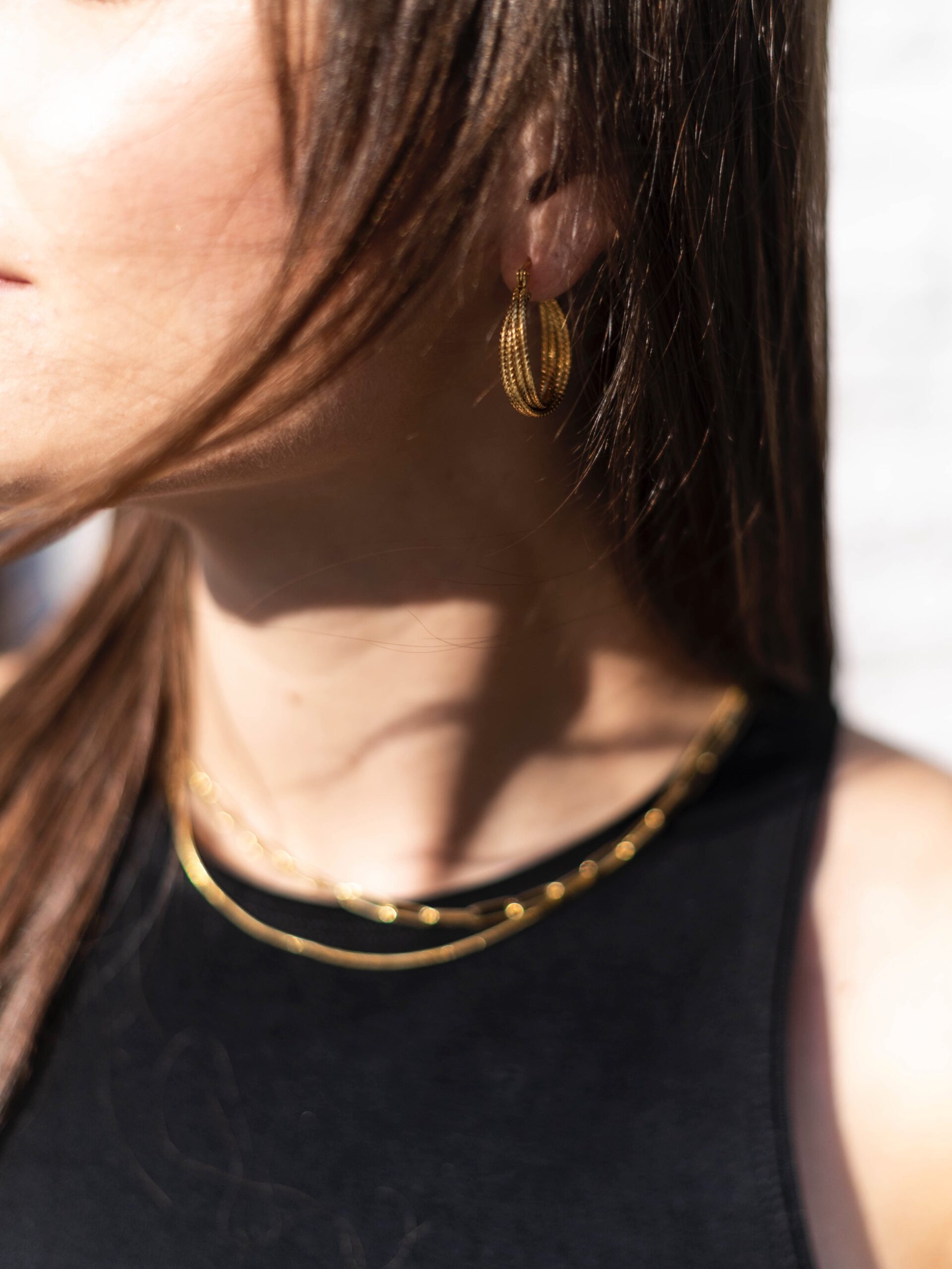 4-delige gedraaide oorringen met textuur goud - LEEF mode en accessoires