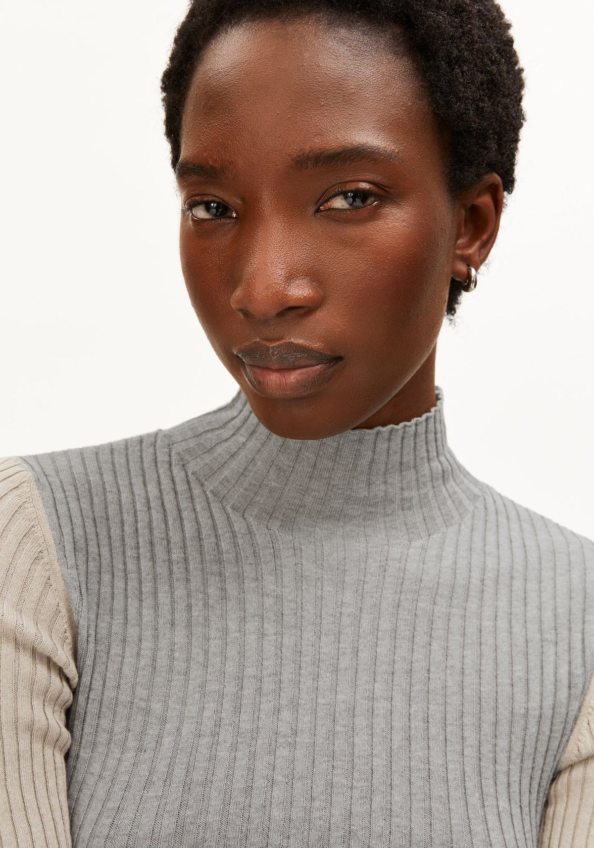 ALAANIAPATCHKNITSWEATER3869SilverMelange-Sandstone__4