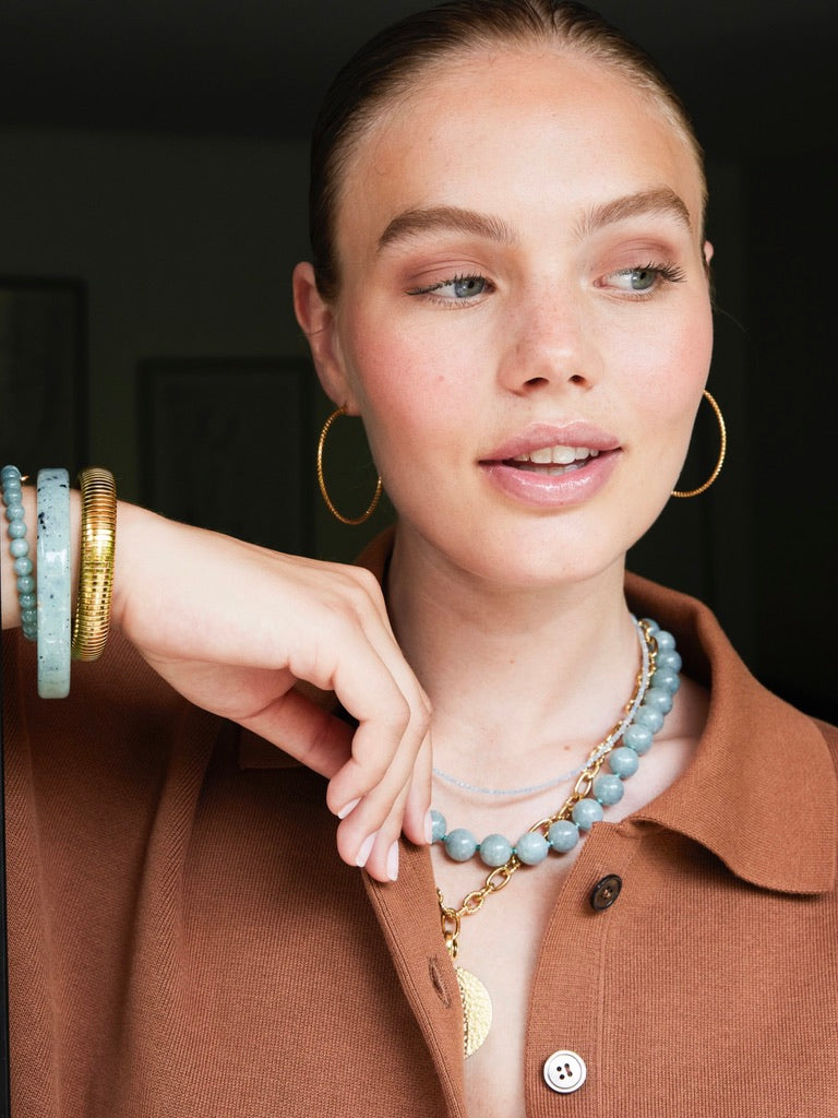 ARMBANDJE MET GEMSTONE BALLETJES  Zeegroen