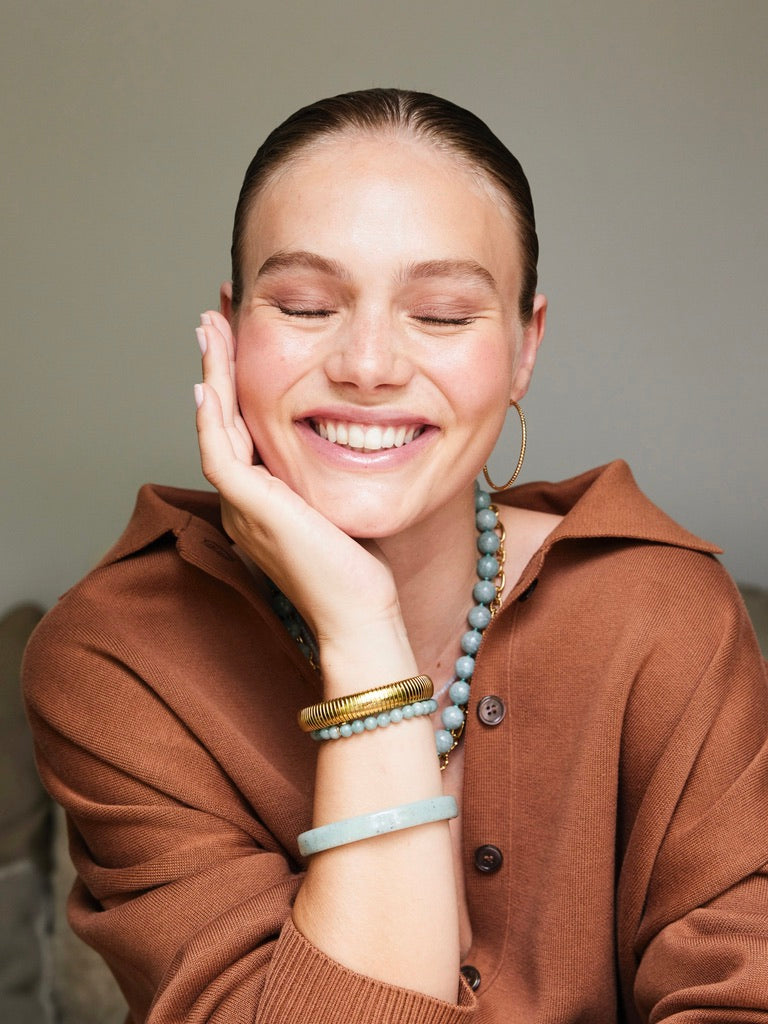 ARMBANDJE MET GEMSTONE BALLETJES  Zeegroen - LEEF mode en accessoires