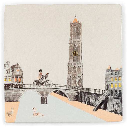 Decoratief tegeltje van 10x10cm met afbeelding van de Utrechtse grachten, van het merk StoryTiles, geschikt voor muurdecoratie.