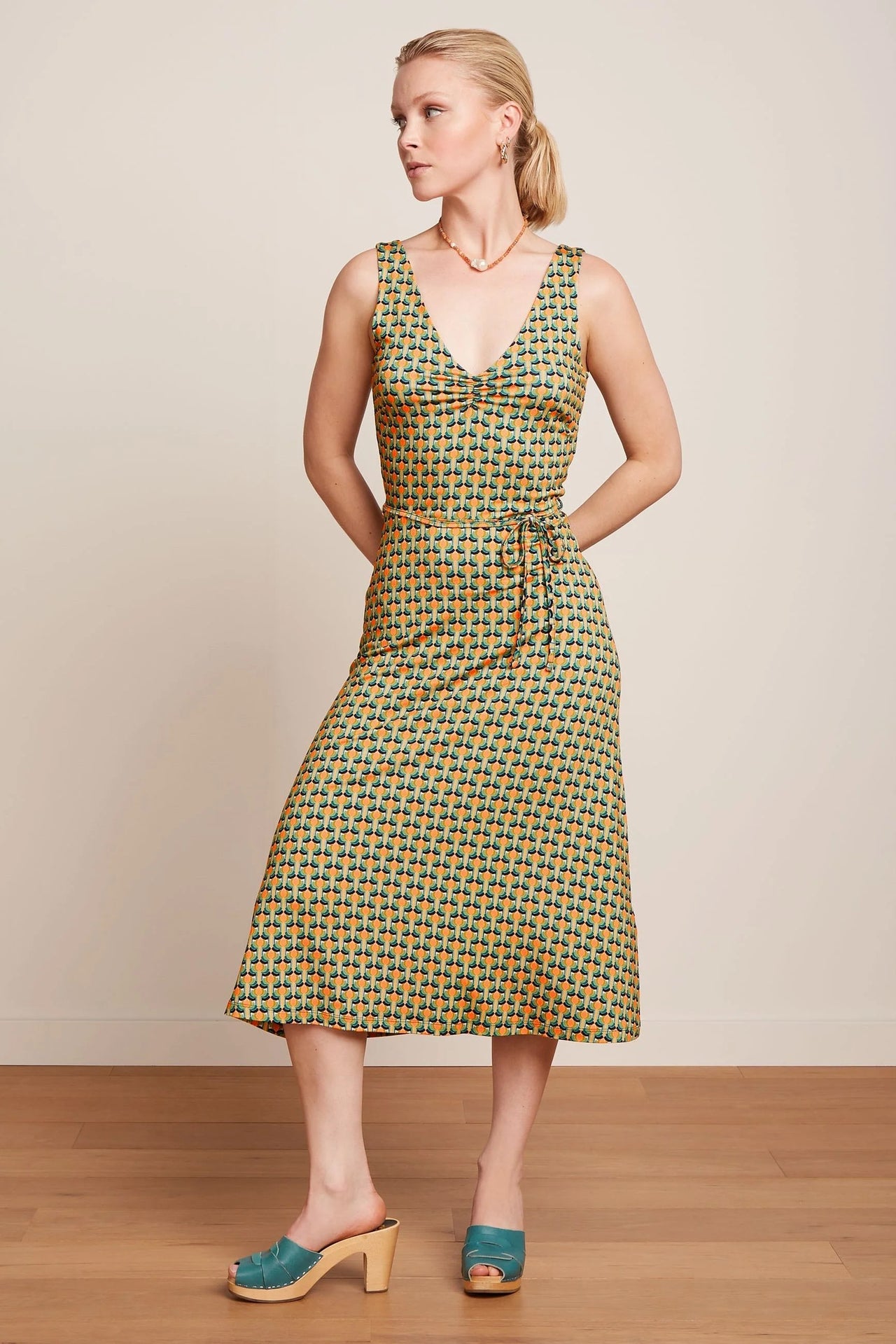 Anna dress Nova  942 Shell Orange - LEEF mode en accessoires