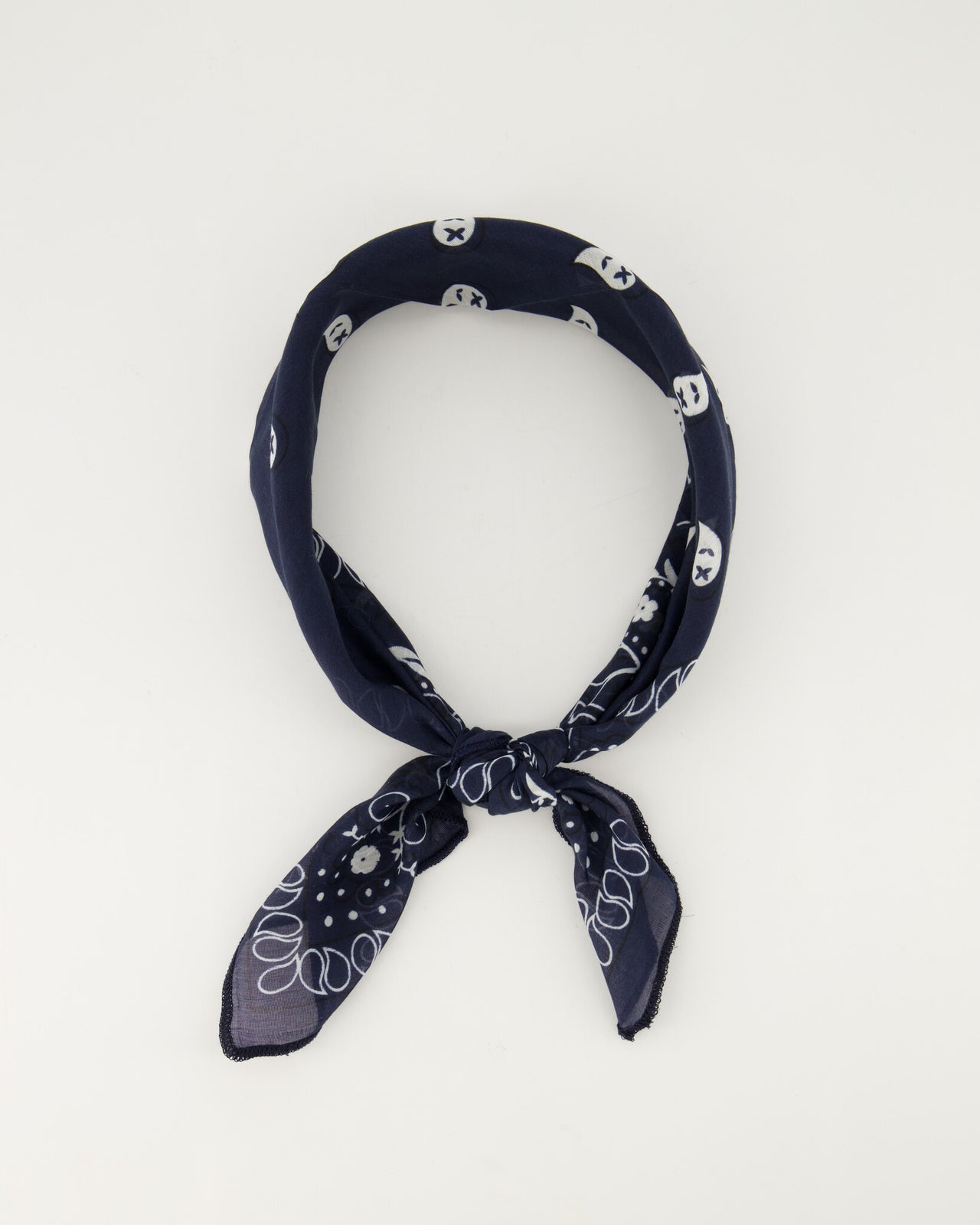 Astrid Groot Sjaals Donkerblauw - LEEF mode en accessoires