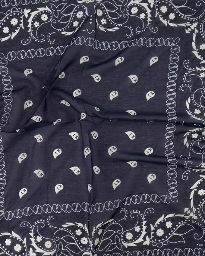 Astrid Groot Sjaals Donkerblauw - LEEF mode en accessoires