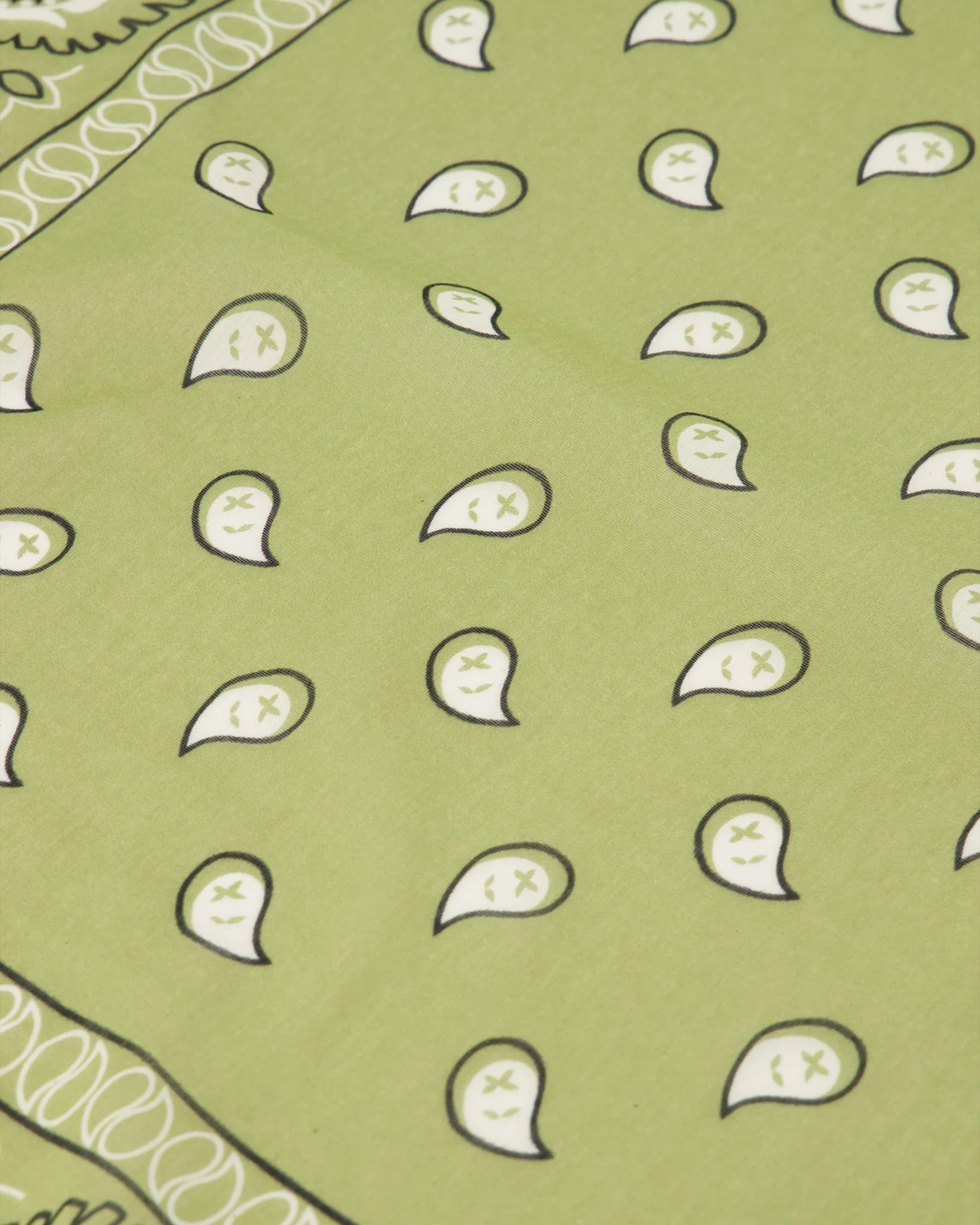Astrid Groot Sjaals Olive Green - LEEF mode en accessoires