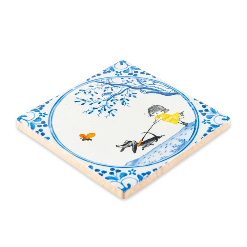 Decoratieve tegels met speelse vriendjes van StoryTiles, 10x10 cm, kleurrijk ontwerp voor muurdecoratie.