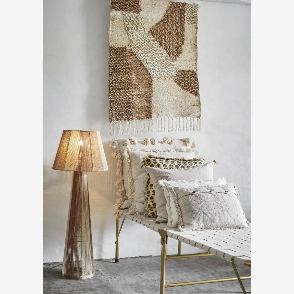 CUSHION  W/ TASSELS (60x60) Off white - LEEF mode en accessoires