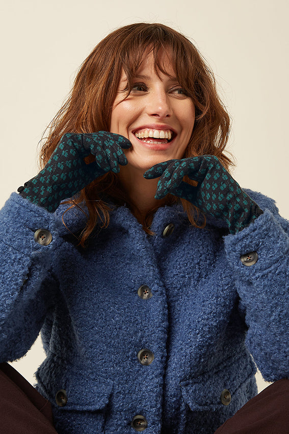 Groene Chelsea-jas van King Louie met spruced groene kleur, getoond in close-up met opvallende details en textuur.