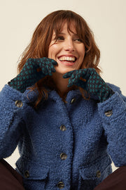 Groene Chelsea-jas van King Louie met spruced groene kleur, getoond in close-up met opvallende details en textuur.