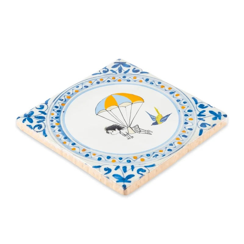 Decoratief tegeltje van StoryTiles met Droomvlucht ontwerp, 10x10 cm, kleurrijk en gedetailleerd muurdecoratie.
