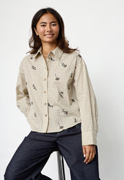 Sisterpoint ESMAE-SH Cream Check blouse met crèmekleurige en ruitpatroon, lange mouwen en knoopsluiting.
