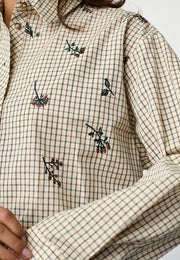 Sisterpoint ESMAE-SH Cream Check blouse met crèmekleurige en geruite stof, korte mouwen en losse pasvorm.