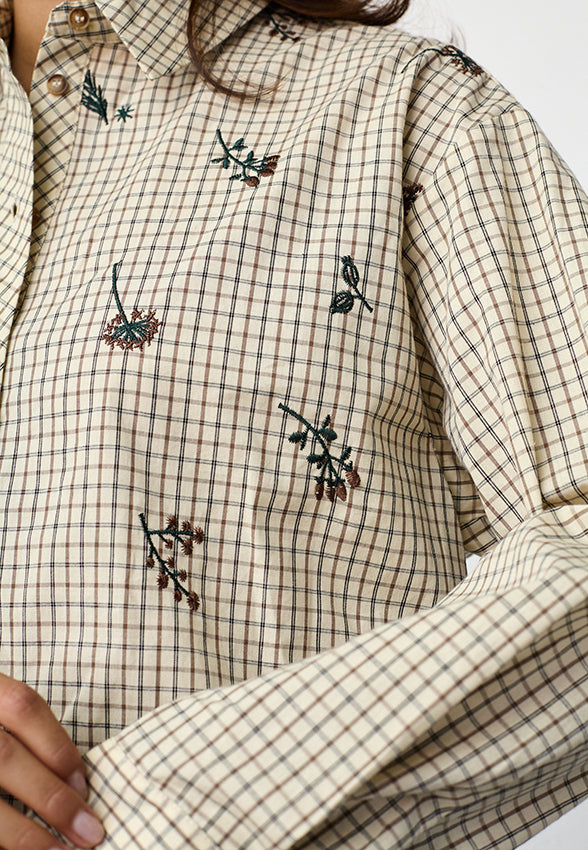Sisterpoint ESMAE-SH Cream Check blouse met crèmekleurige en geruite stof, korte mouwen en losse pasvorm.