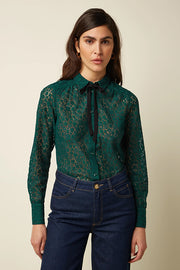 Groene Ella blouse van King Louie met kanten details, Liana Lace ontwerp, botanisch groene kleur, elegante vrouwelijke stijl