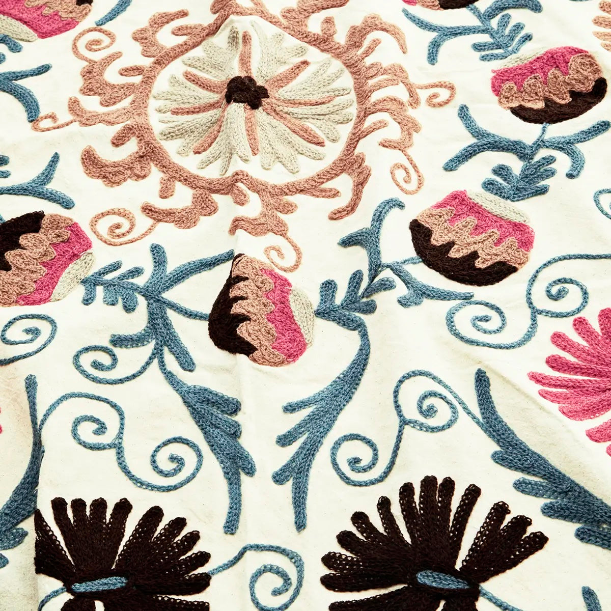 Embroidered cotton throw 130x180cm off white, multi coloured - LEEF mode en accessoires