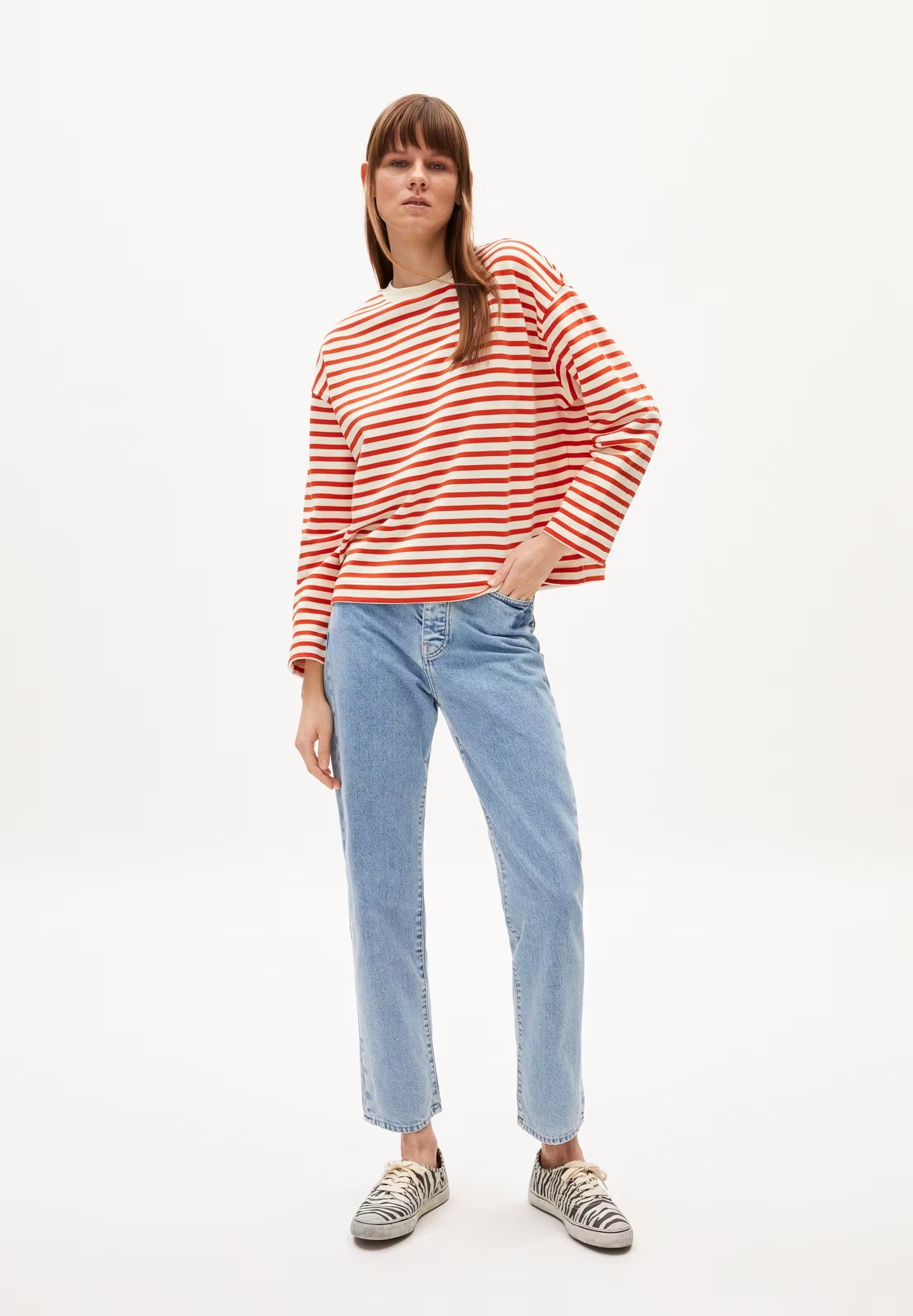 FRANKAAMAARLENSTRIPESWEAT_2492Emergencyred-undyed_3