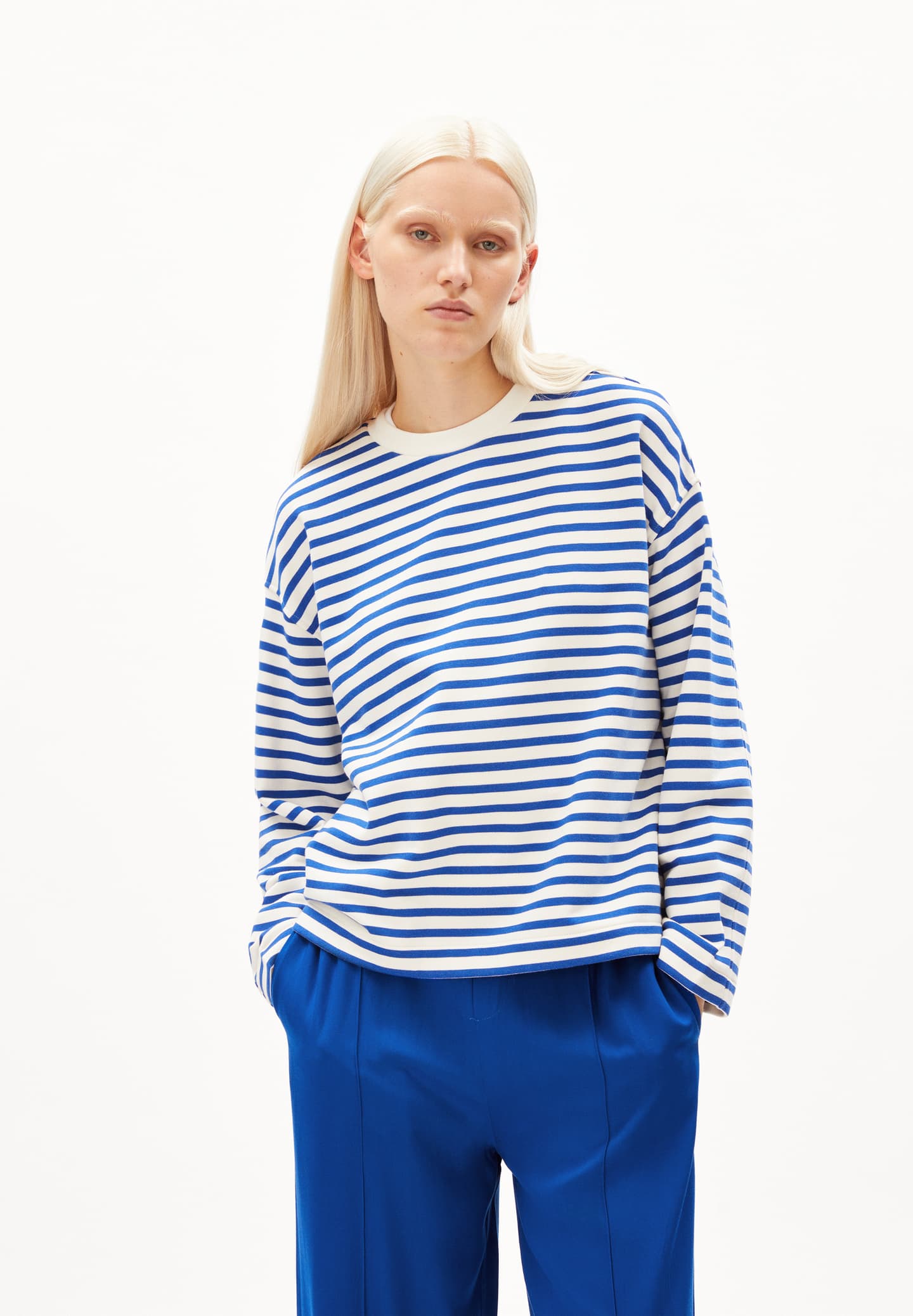 FRANKAAMAARLENSTRIPESWEAT_DynamoBlue-Undyed_1