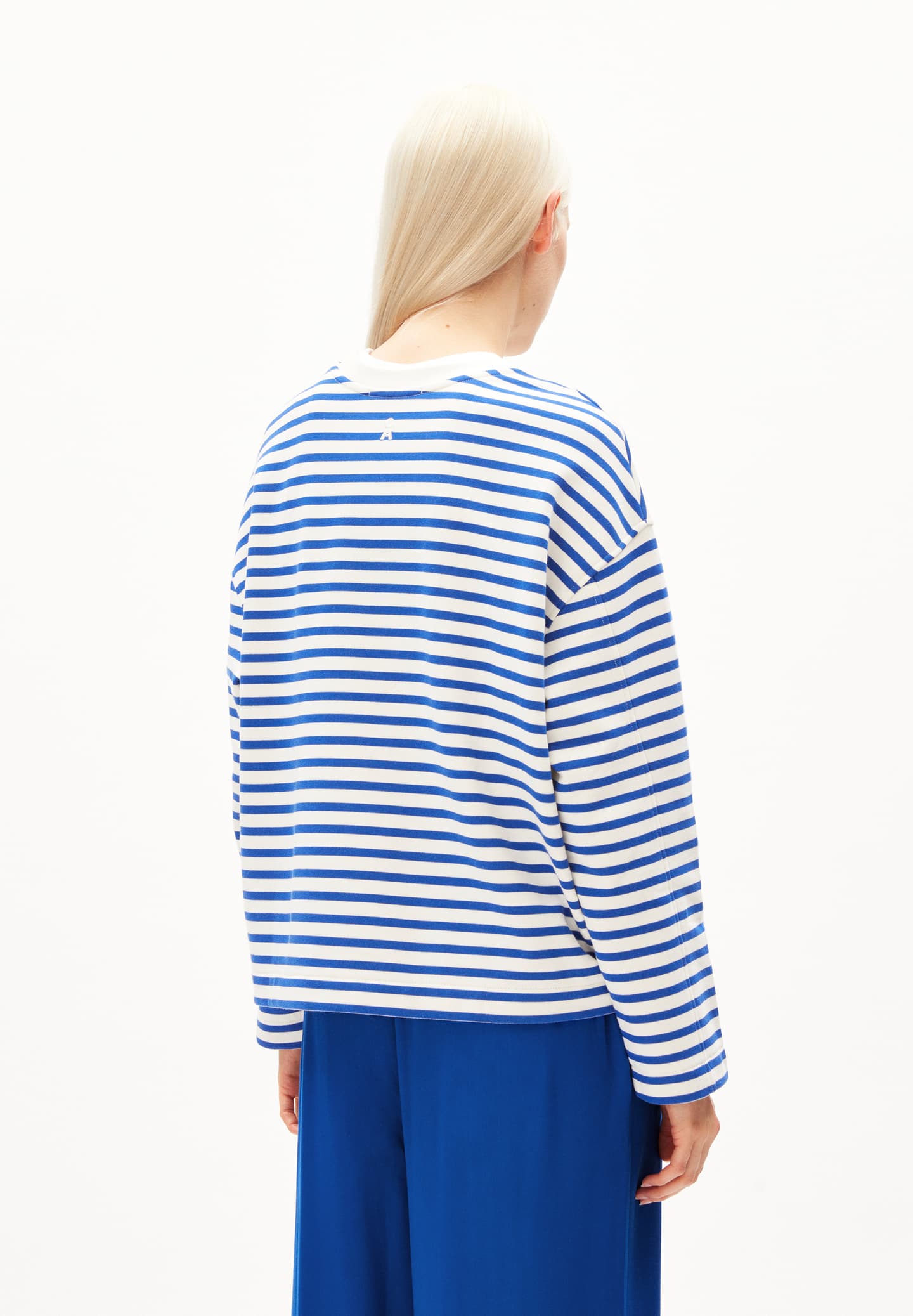 FRANKAAMAARLENSTRIPESWEAT_DynamoBlue-Undyed_2