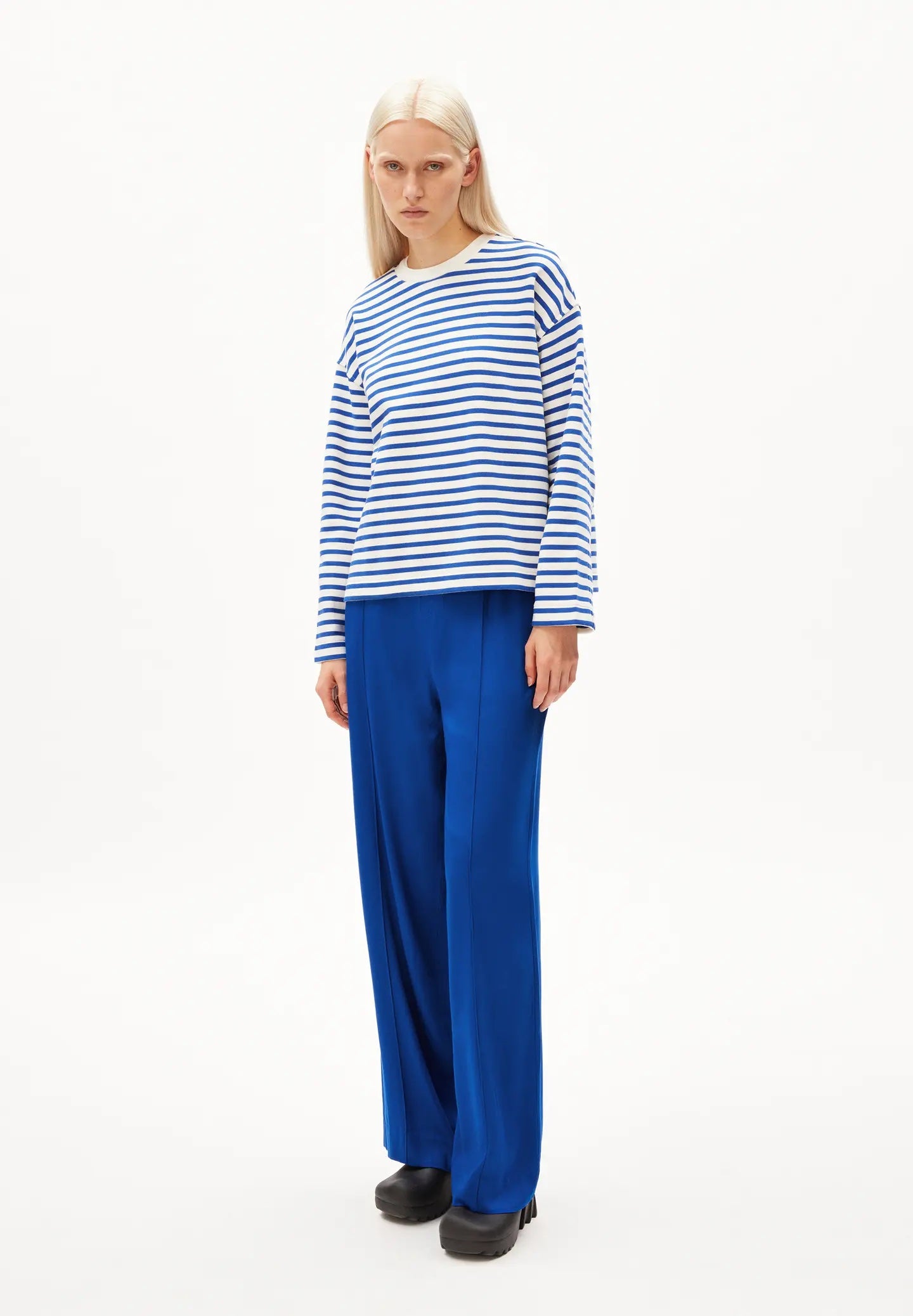 FRANKAAMAARLENSTRIPESWEAT_DynamoBlue-Undyed_3