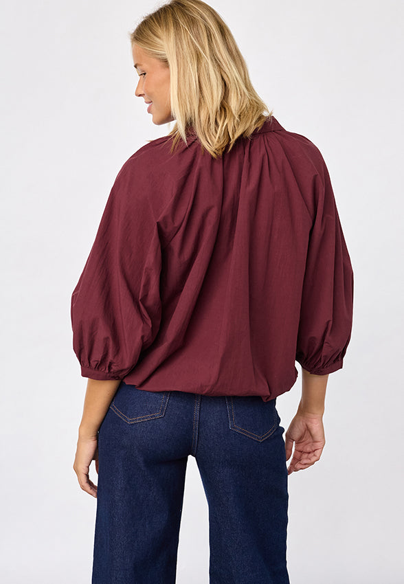 Damesriem van Sisterpoint GIFA-SH D.Bordeaux in donkerrode kleur, gemaakt van leer met gespsluiting en decoratieve details