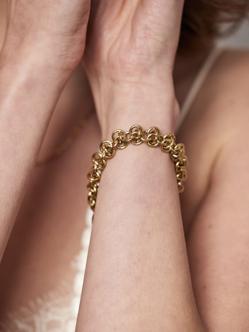 GOUDENARMBANDMETCIRKELVORMIGESCHAKELSgoud__2