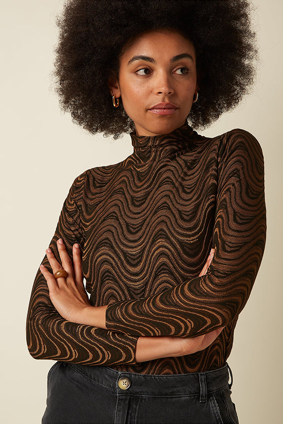Zwart Gia Top Jackie Jacquard van King Louie, close-up van de gedetailleerde jacquardstof en stijlvolle pasvorm.