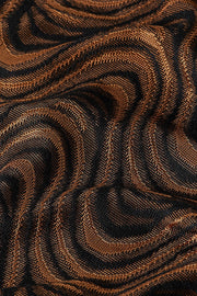 Zwarte Gia Top Jackie Jacquard van King Louie met kleurrijk jacquard patroon, zichtbaar op de afbeelding.