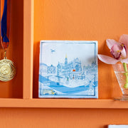Decoratief tegelpatroon van StoryTiles met Haarlem in 'n Oogopslag, 10x10 cm, kleurrijk en gedetailleerd ontwerp.