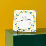 Decoratief tegeltje met "Hallo Kleintje!" tekst van StoryTiles, 10x10 cm, geschikt voor muurdecoratie.