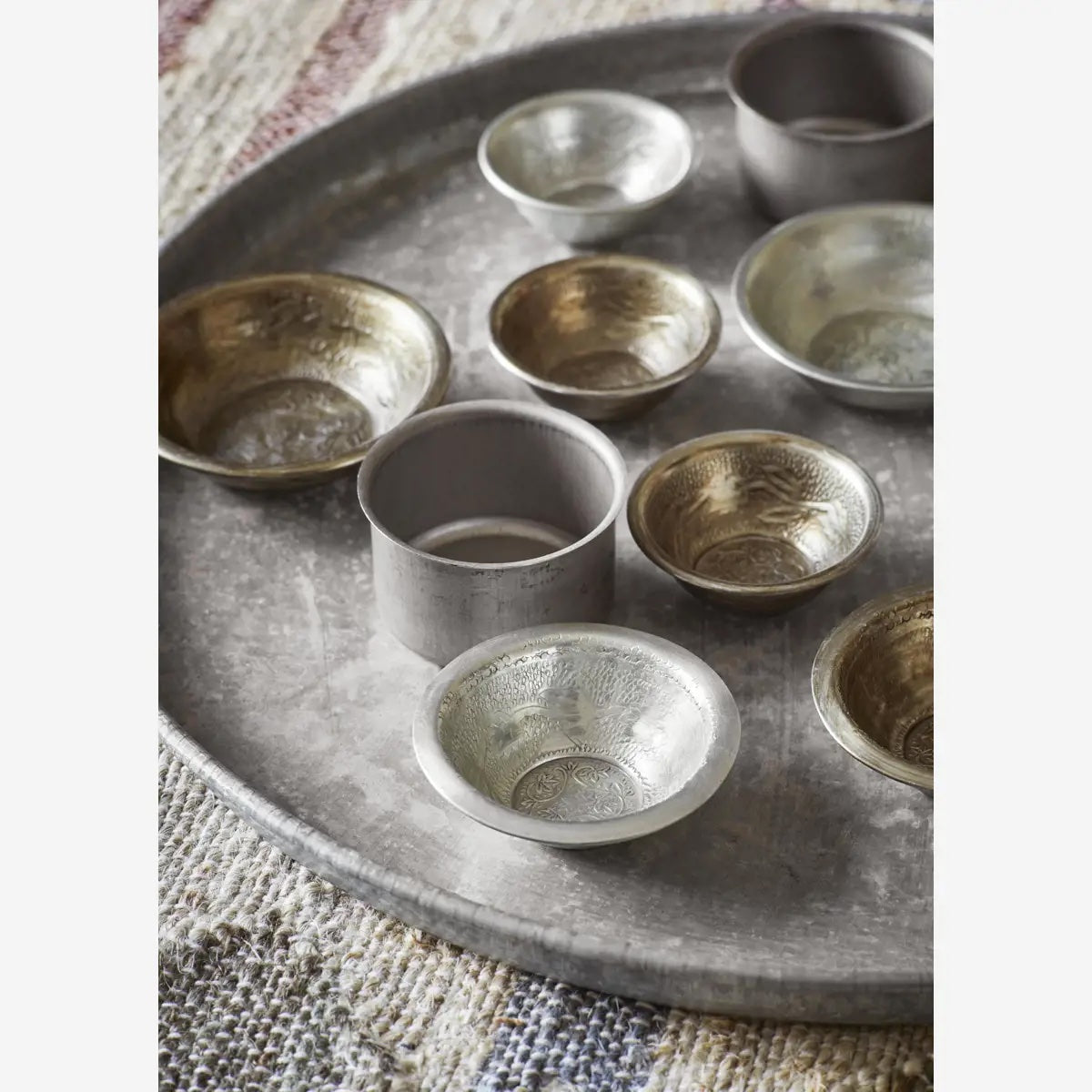 Hammered aluminum bowls L Zilver - LEEF mode en accessoires