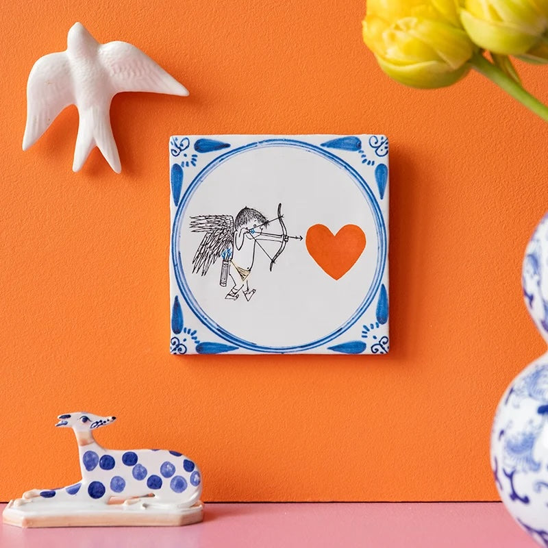 Decoratieve tegel met Hartenjager patroon, 10x10 cm van StoryTiles, met kleurrijk en gedetailleerd design op keramische tegel