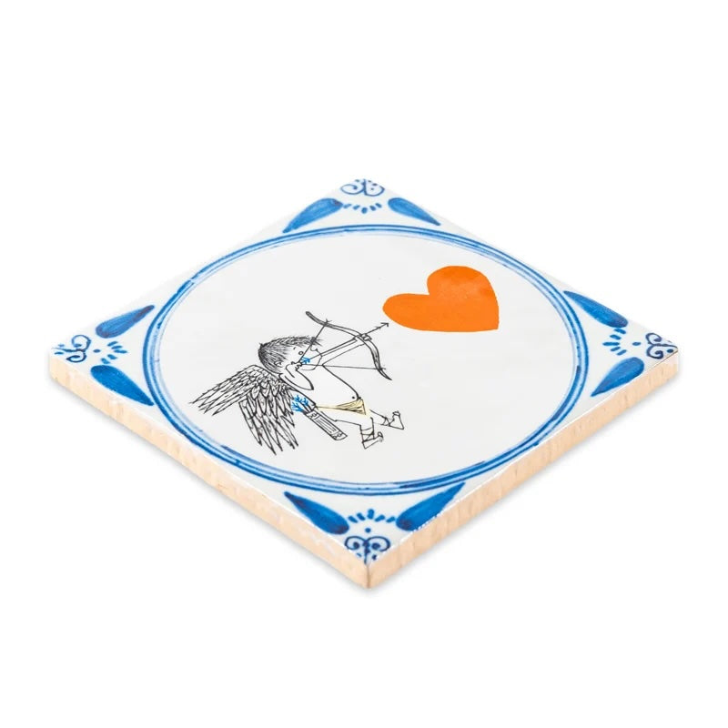 Decoratieve tegel van StoryTiles met hartenjager patroon in 10x10 cm, kleurrijk ontwerp voor muurdecoratie