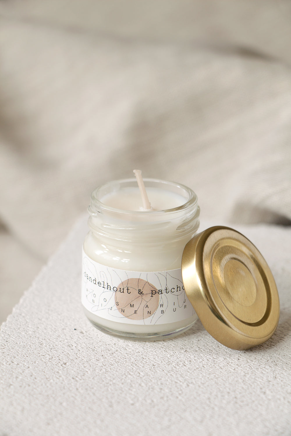 Hold it candle  Sandelhout & Patchouli - LEEF mode en accessoires